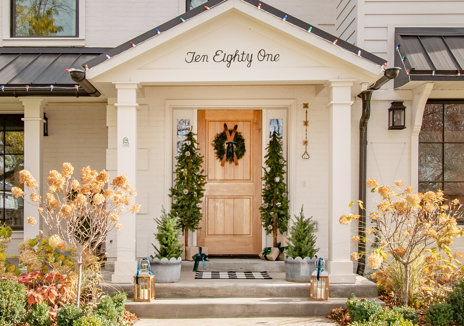 Festive Outdoor Decor: Ideas for Winter Holidays
